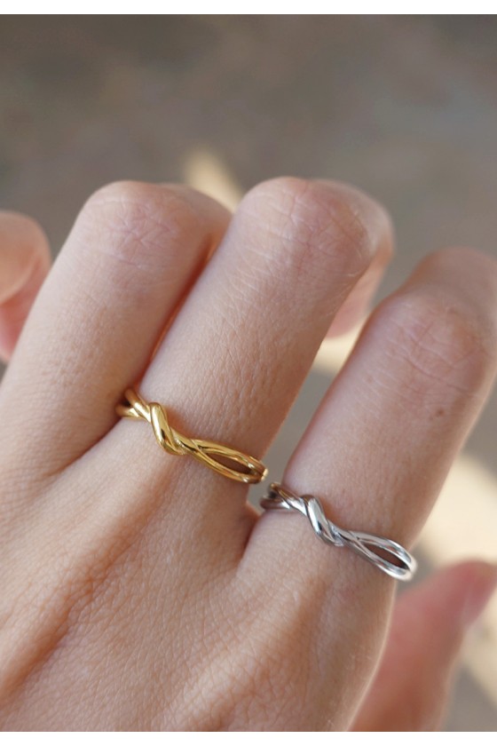 Noira Twist Ring