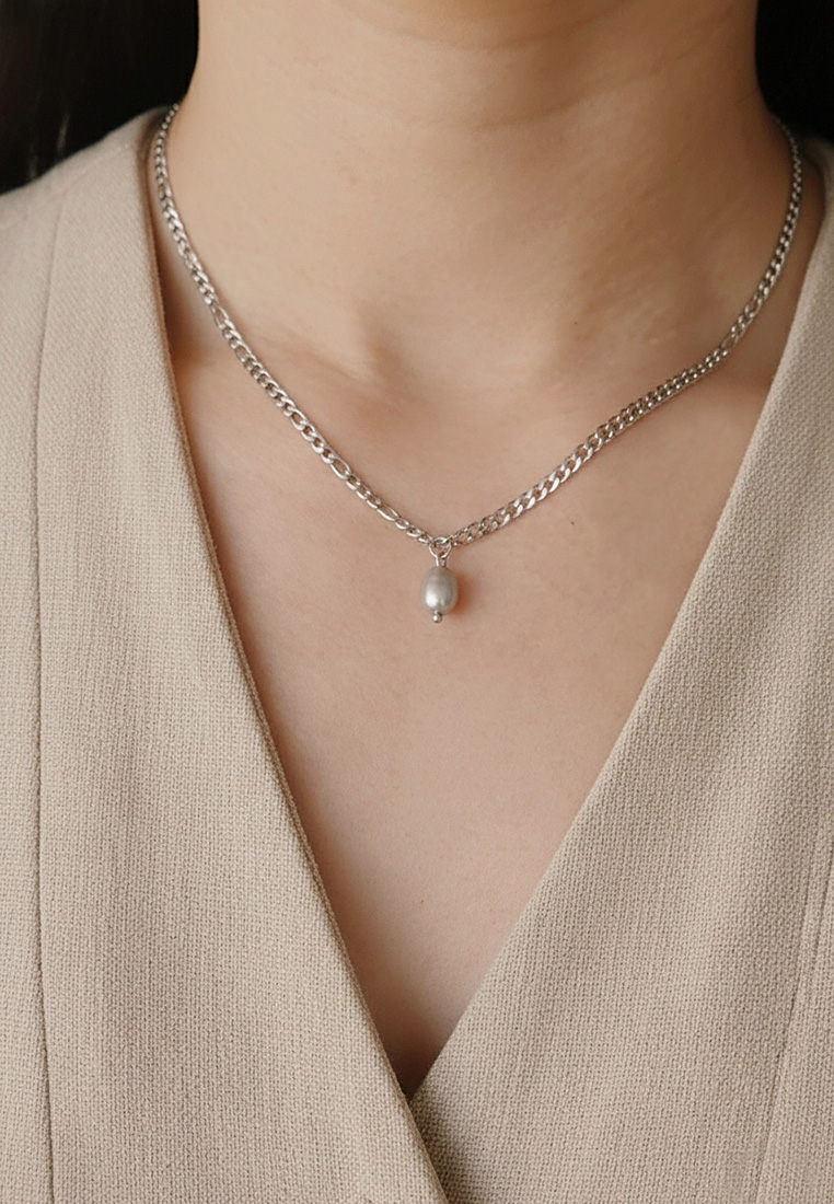 Aeris Grey Pearl Necklace Aeris Grey Pearl Necklace