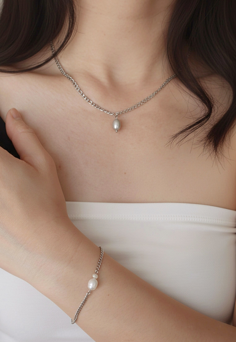 Aeris Grey Pearl Necklace Aeris Grey Pearl Necklace