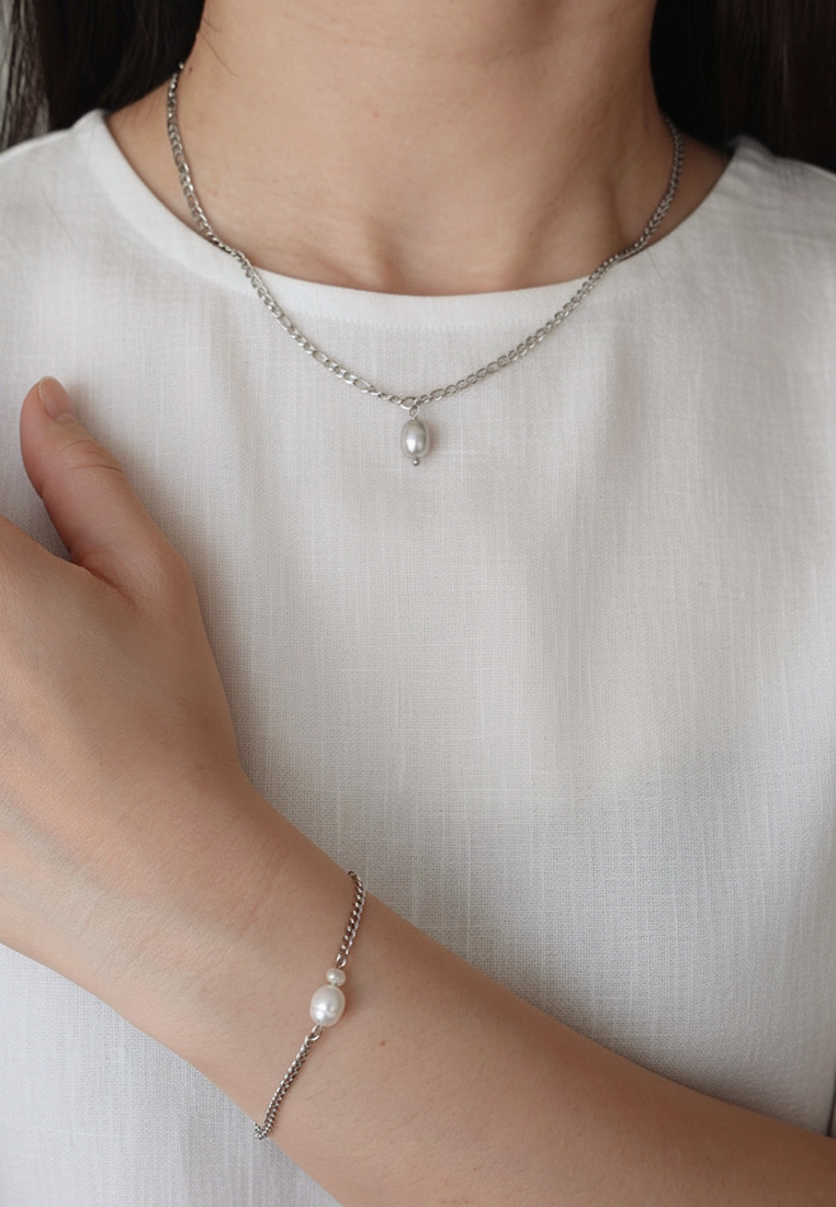 Aeris Grey Pearl Necklace Aeris Grey Pearl Necklace