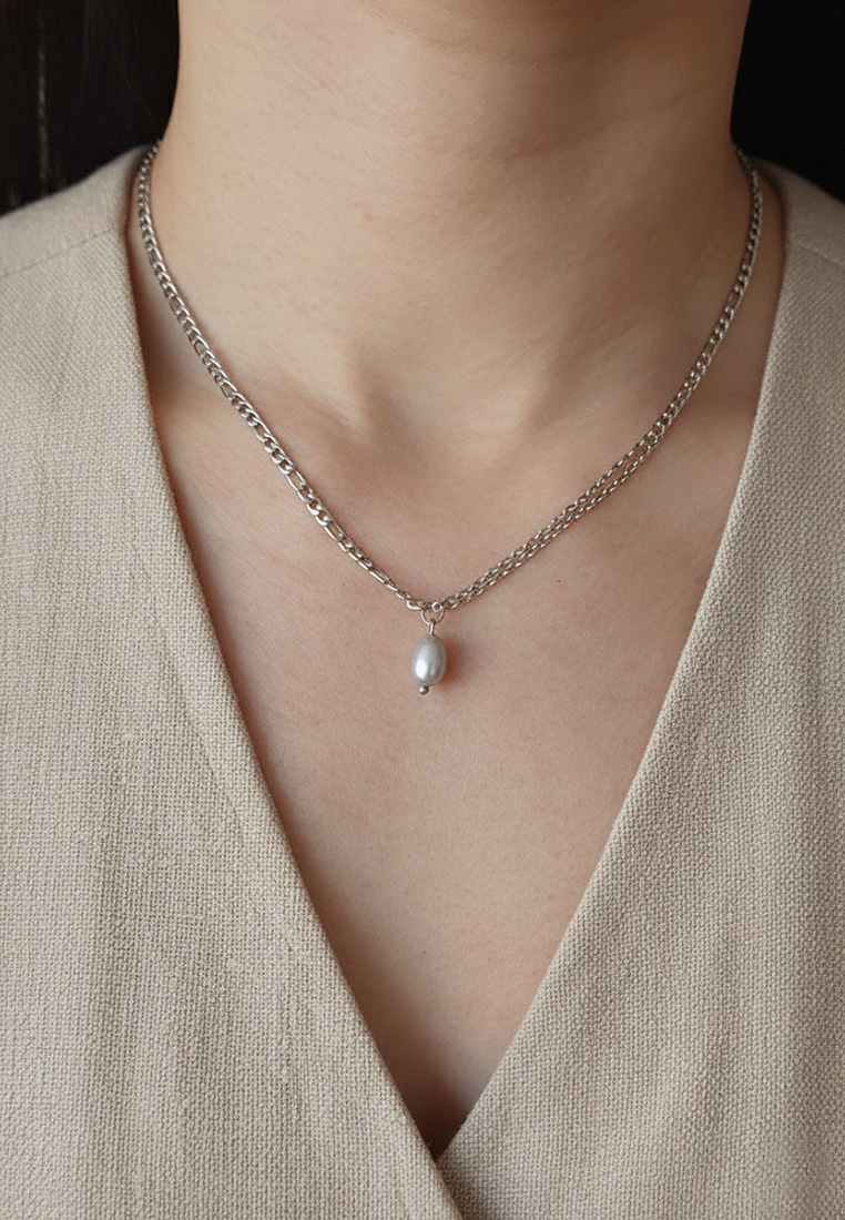 Aeris Grey Pearl Necklace Aeris Grey Pearl Necklace