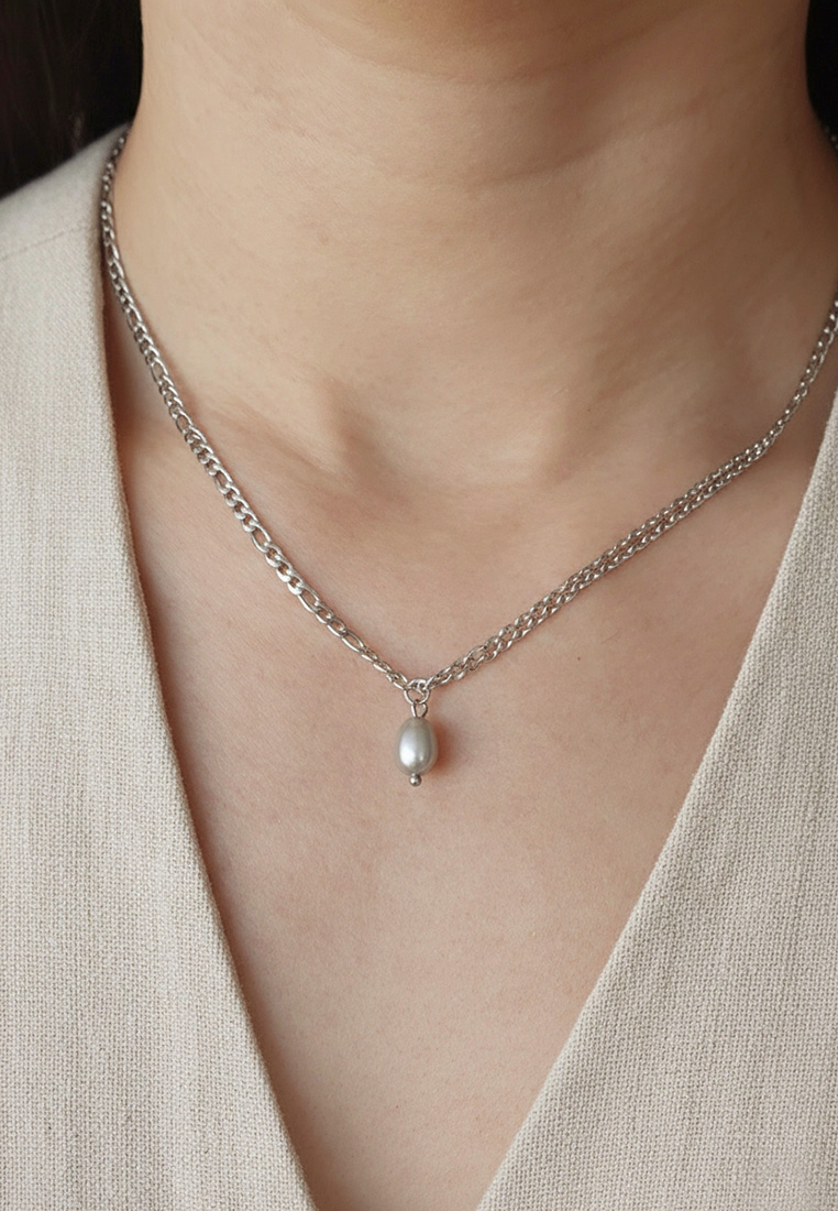 Aeris Grey Pearl Necklace Aeris Grey Pearl Necklace