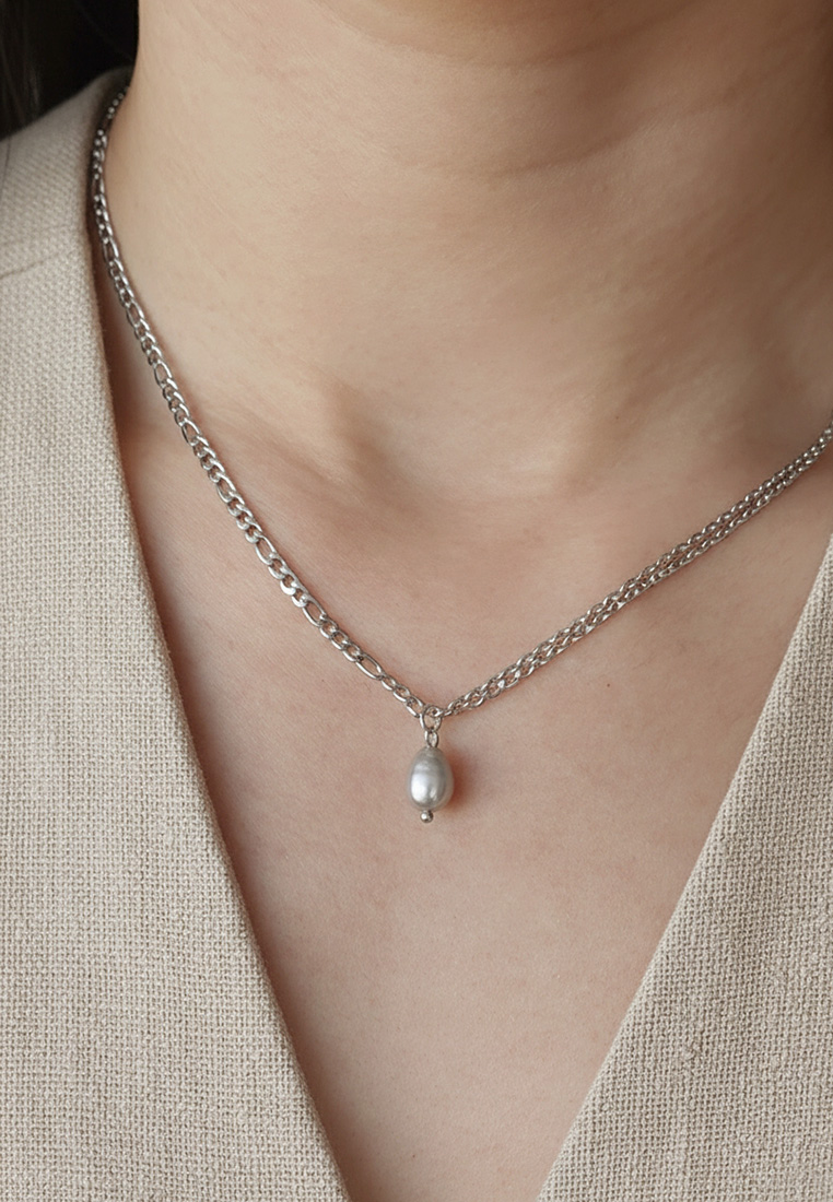 Aeris Grey Pearl Necklace Aeris Grey Pearl Necklace